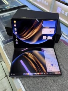 HUAWEI MateBook Fold Extraordinary Master 18-inch Dual-layer OLED Display HarmonyOS 5 Ultra-light and Thin Folding Computer, photo review